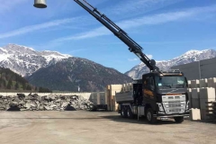 2019-neuer-Volvo-3-Achs-LKW-mit-Kipper-und-Kran_2