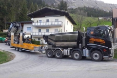 03Volvo-4-Achs-LKW-mit-voll-thermoisolierter-Asphaltmulde-4